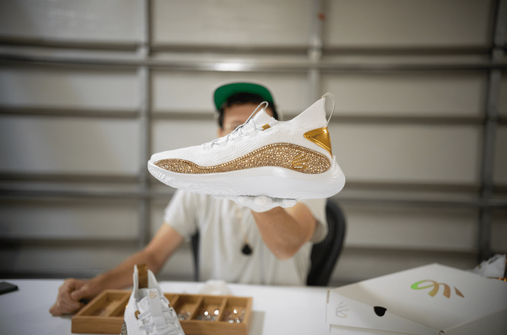 Curry Brand releases Curry Flow 8 “Golden Flow,” gives to&nbsp;charity